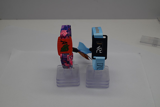 會(huì)員卡的種類是有很多種的，可以根據(jù)它們的材質(zhì)、形狀、用途以及芯片類型來進(jìn)行分類