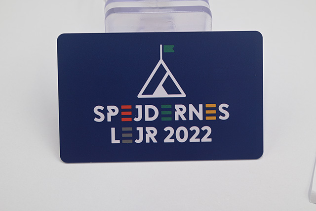 制作鑰匙扣卡時的過uv工藝是什么呢？有了之后，有什么效果呢？